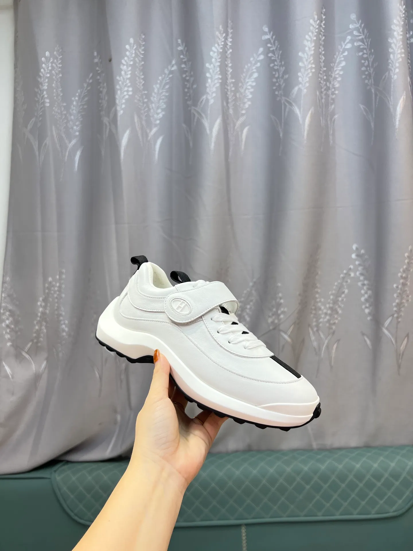 Men's shoes 💰600 Actual photos 🎬 [Hermès] Couple style, official website synchronization Counter quality French Paris catwalk style Simple and classic Imported original fabric Original 1:1 outsole! The highest version on the market! Size: Female 35-41. Male 39-45 (female 41, male 45 customized)